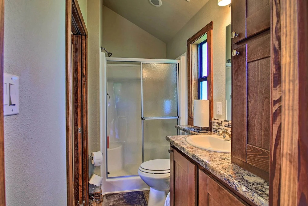 Fredericksburg Cottage ~ 1 Mile to Main Street!