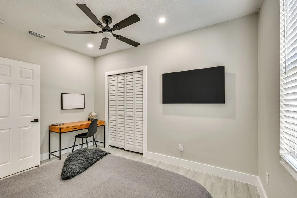 Putting Green + Outdoor Fun: Lakeland Group Escape