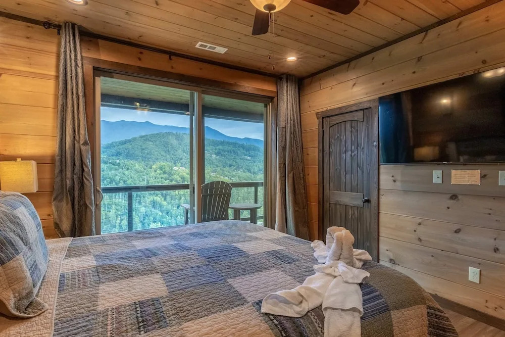 New Lux 4 King Suites Hot Tub Game Rm Xbox