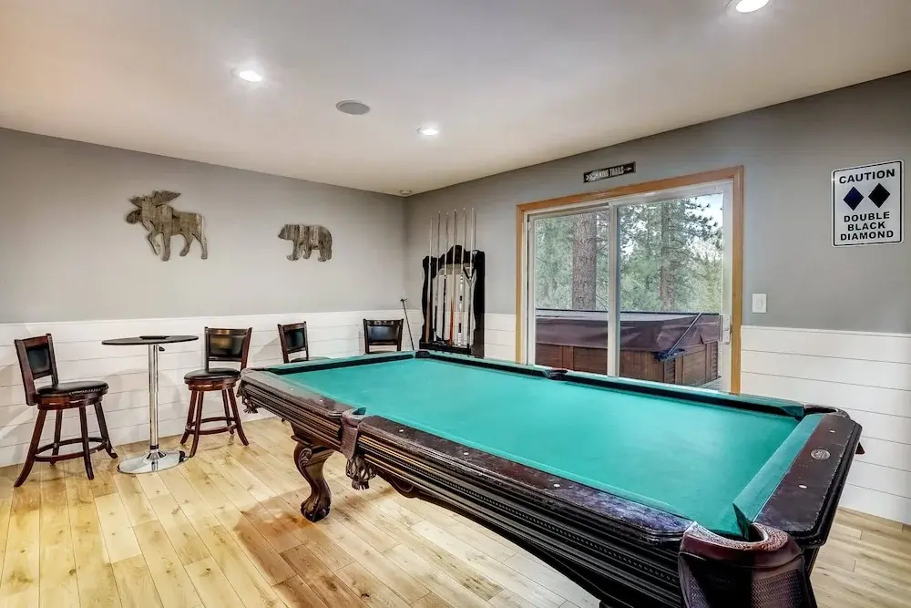 Nestled Pines Retreat Hot Tub, Pool Tahoe, Foosball, +more!