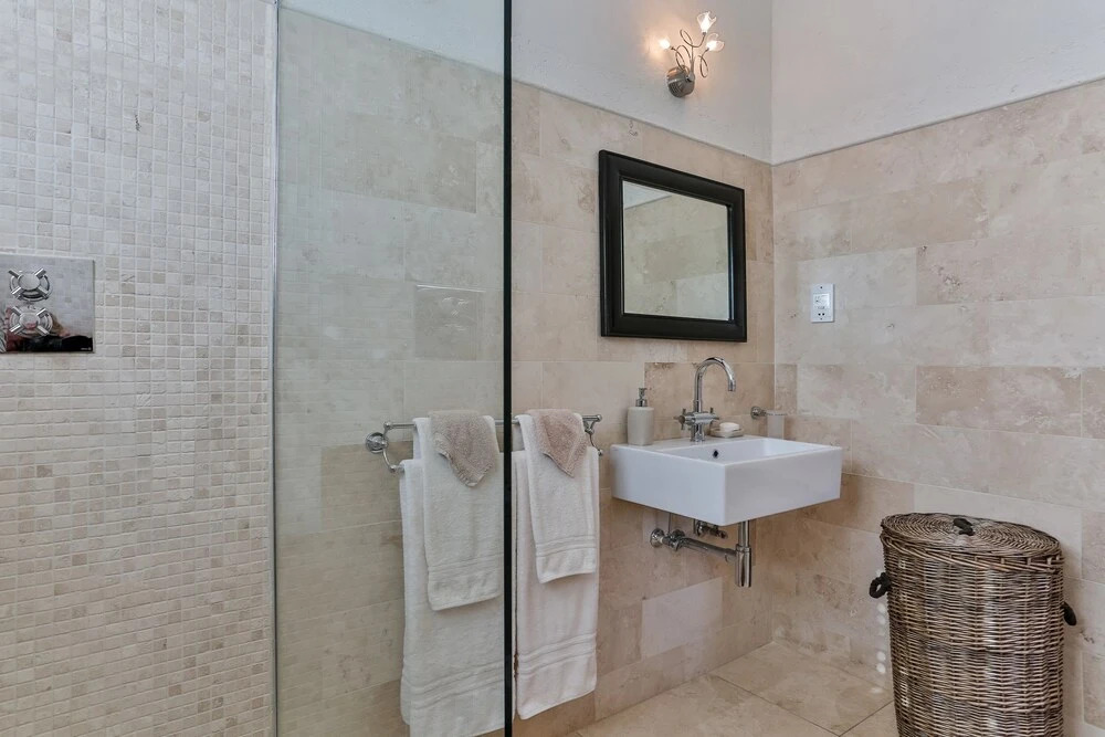 Cayman Villa - Contemporary 3 bedroom Villa with Stunning Ocean Views 3 Villa by RedAwning