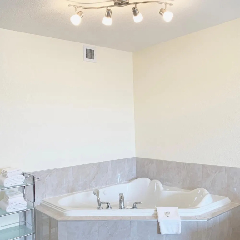 Prairie Moon Inn & Suites Unity