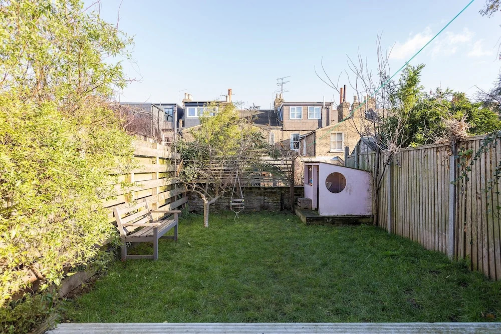 3 Bedroom Home in East London Accommodates 7