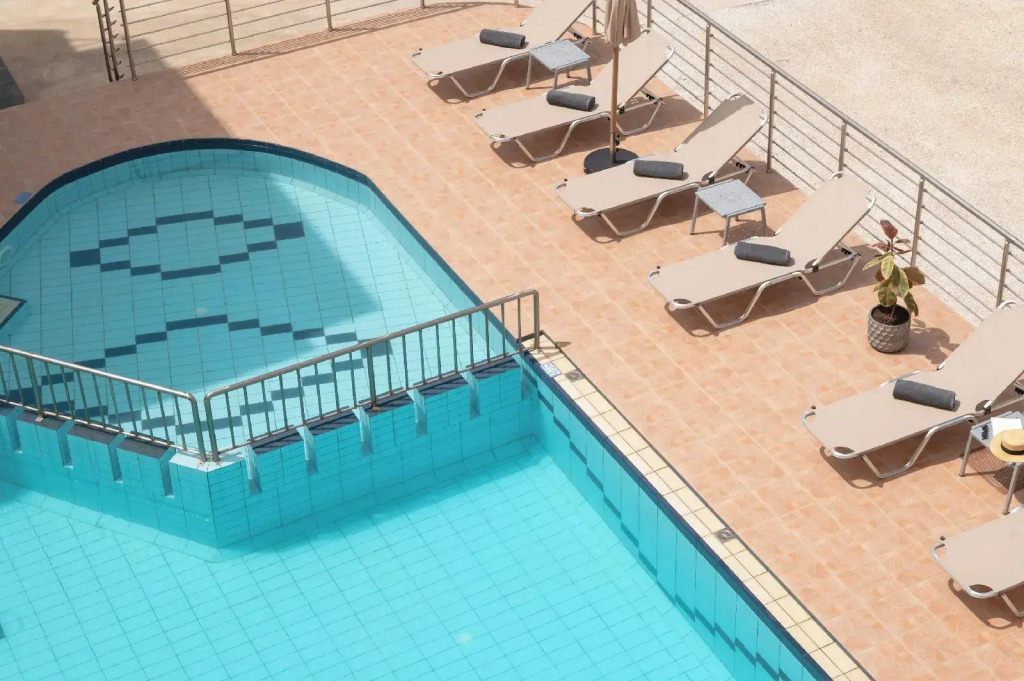 Thelèsi Apartments, 100m from the beach