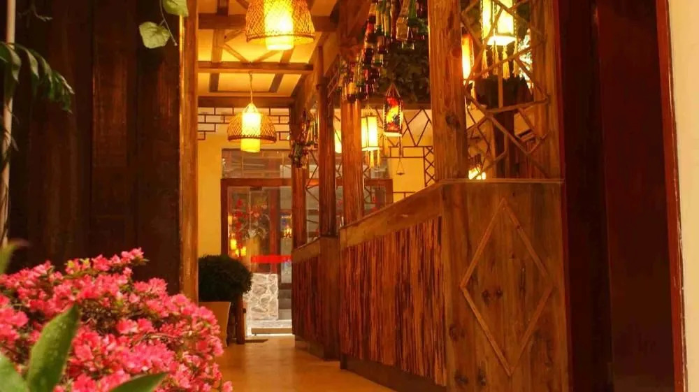 Happy Utopia B&B (Fenghuang Ancient City Nanhua Branch)
