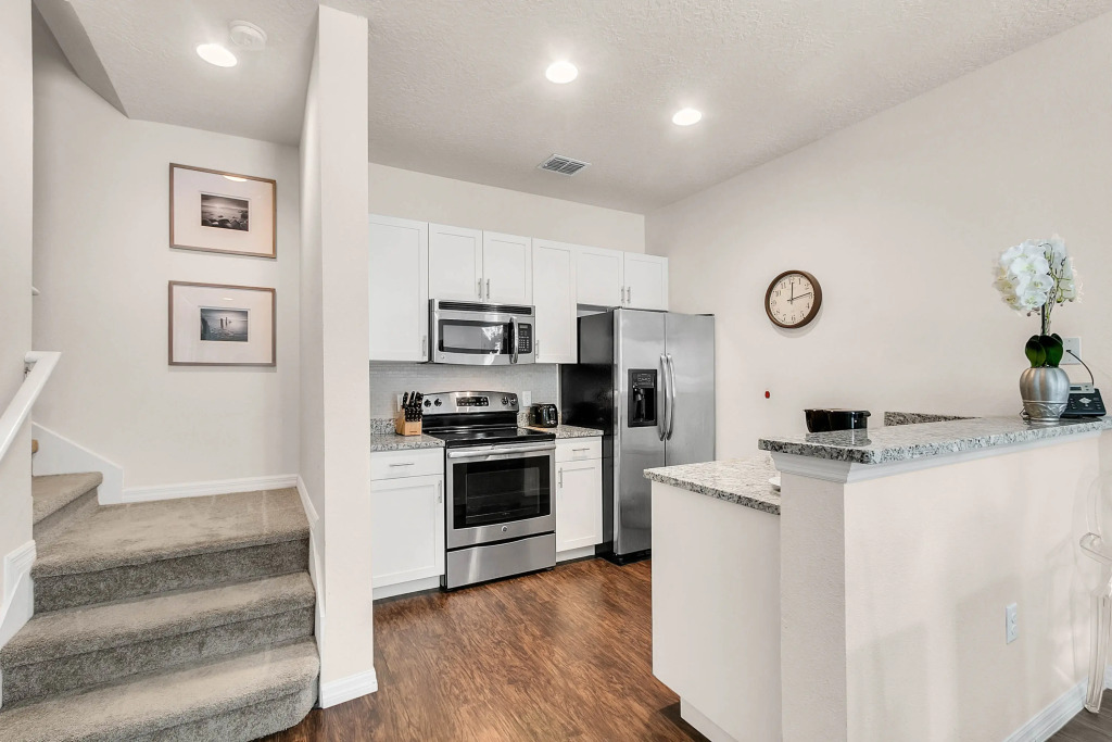 3 Bd 2 Ba Lucaya Village 18-102