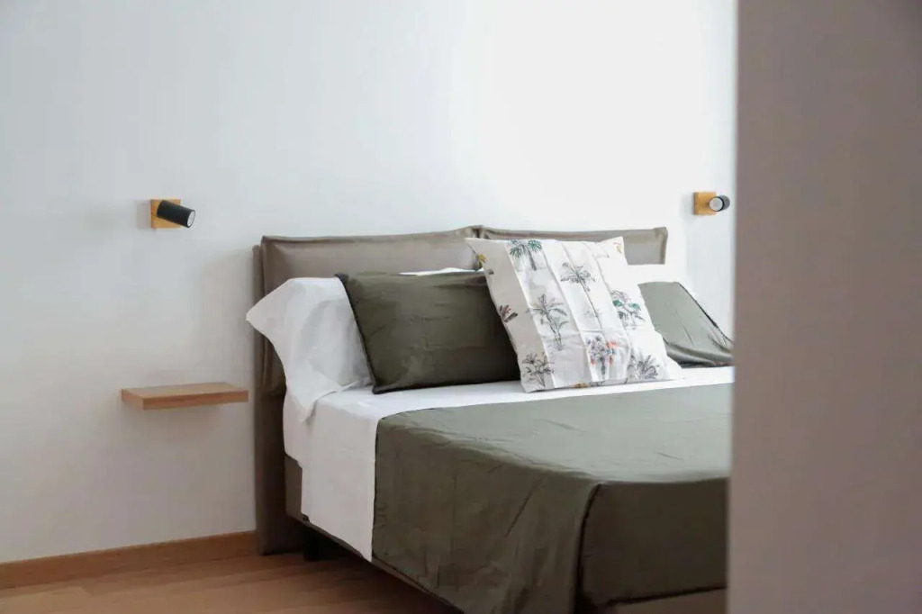 Glass House - Smart Rooms & Parking