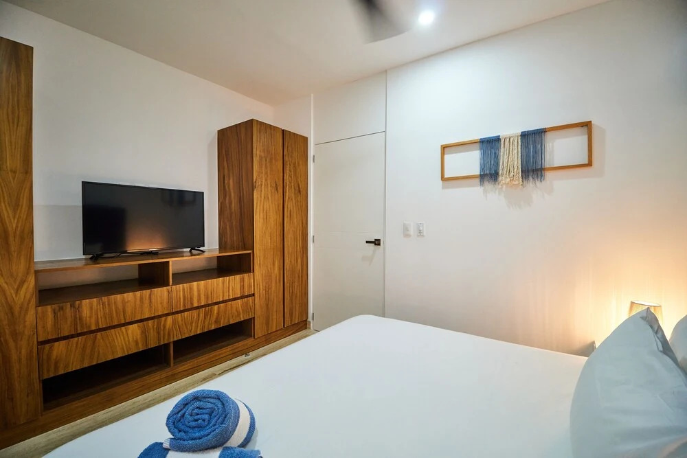 Amira Central 305 By Lockey