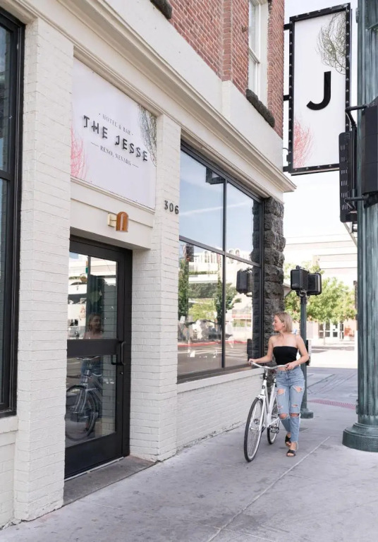 The Jesse Hotel & Bar