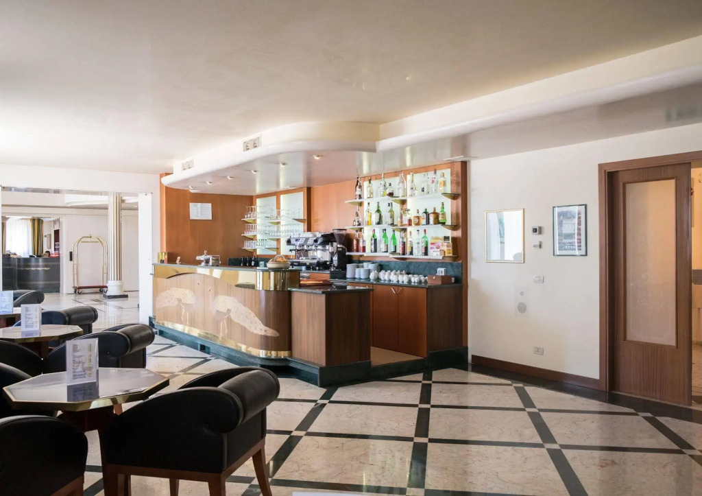 Phi Hotel Astoria