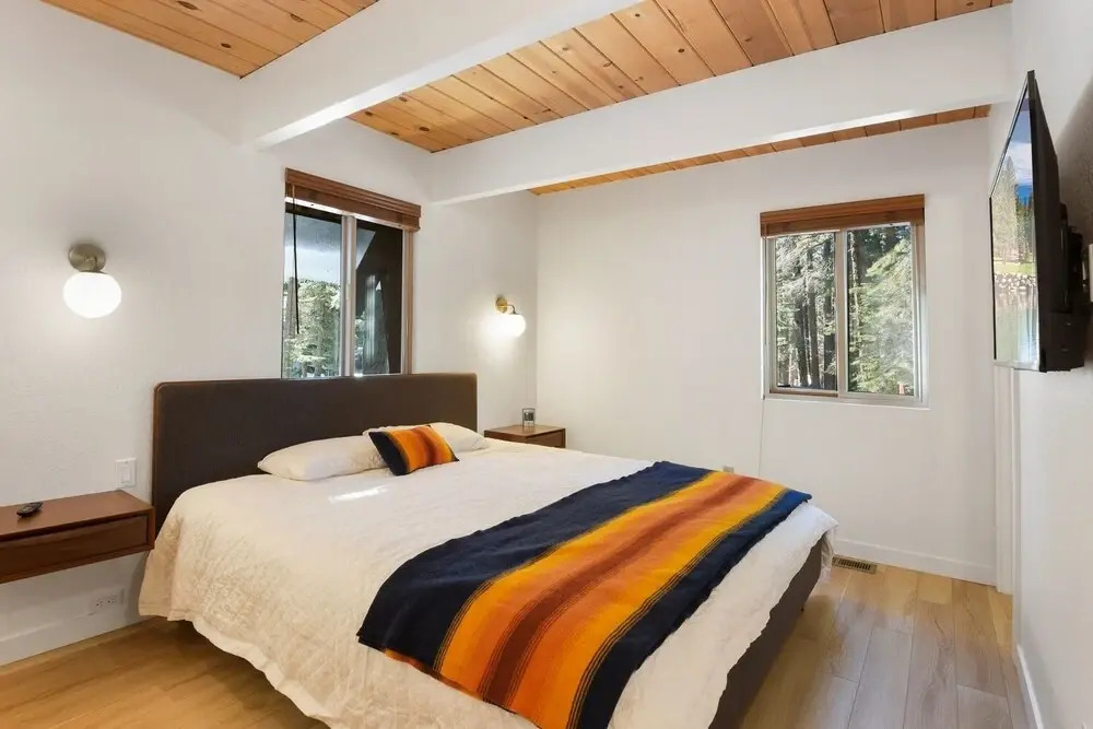 Timberline Cabin - Hot Tub 3 Bedroom Cabin by Redawning