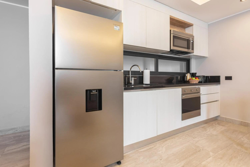 "TOH HOUSE " LUXURY APARTMENTS Near 5tv Av