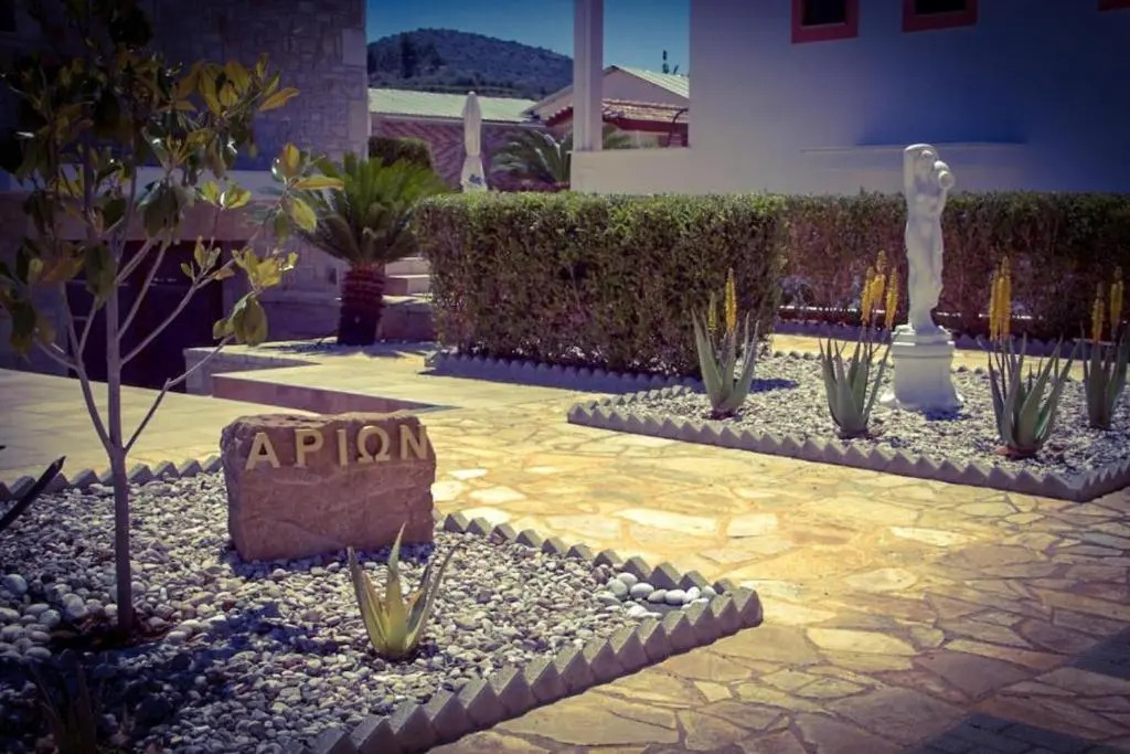 ΑΡΙΩΝ Village & Suites