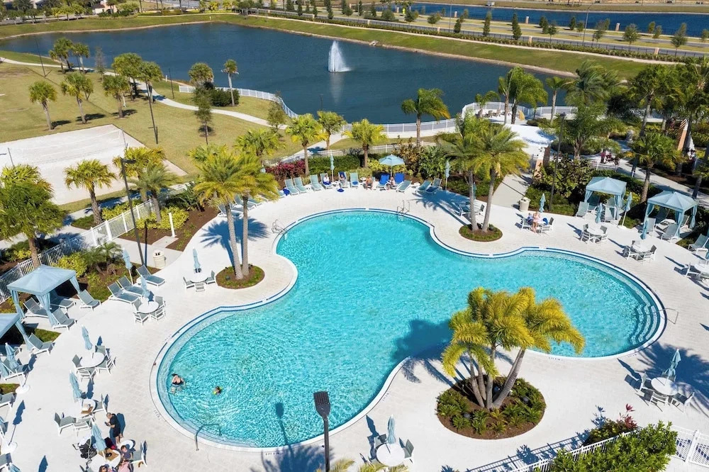 Upscale 9BR Stay With Pool and Themed Rooms