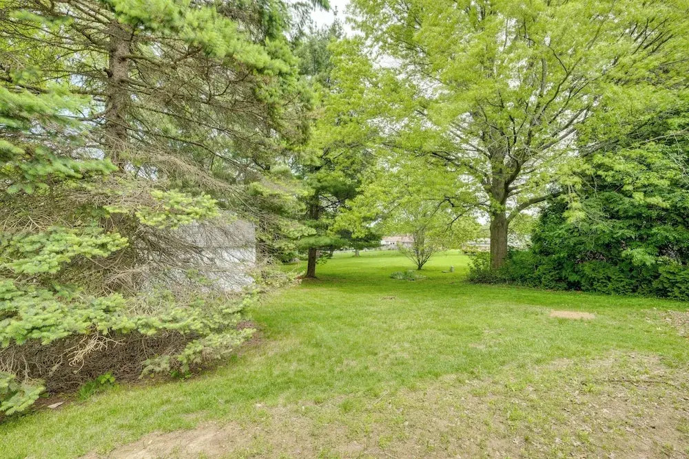 1 Mi to Freer Field: Ashland Home w/ Yard!