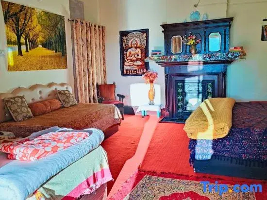 Prashant Homestay Nainital: Orchard