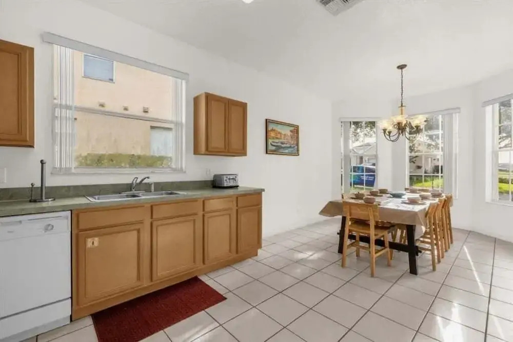 4 Bed Luxury Quiet & Private Home! 4 Bedroom Villa