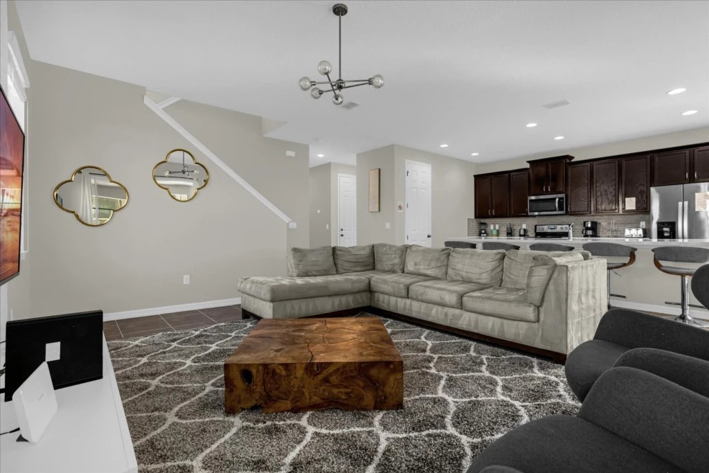 6 Bedrooms 45 Bathrooms Solara 1824 Sp