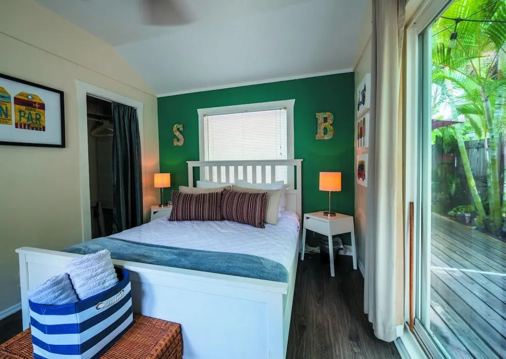 Treasure Island Sunset Beach Bungalow by Tech Travel