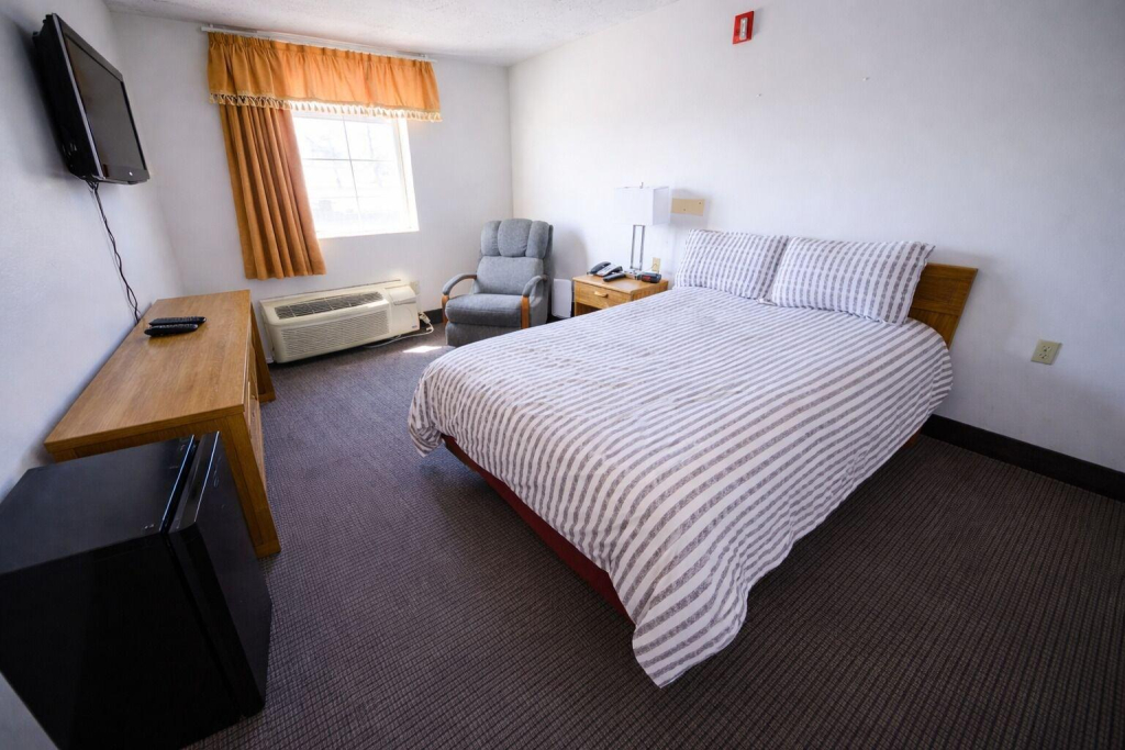Westwood Inn & Suites Kimball I 90