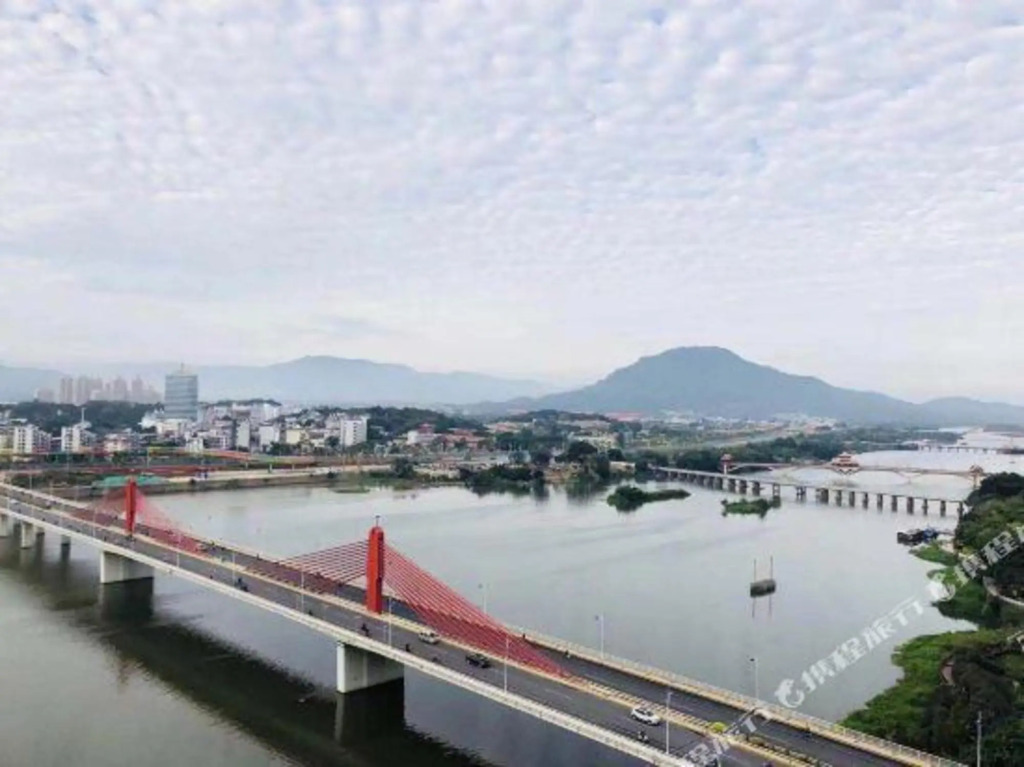 Zhangzhou Luanfeng Business Hotel