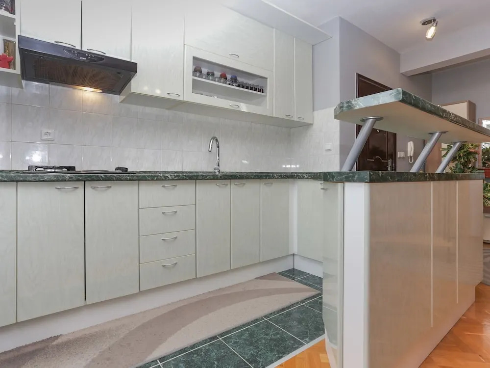Modern Apartment in Kaštel Lukšic With Sea Nearby