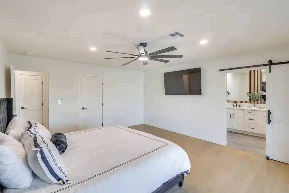 2 Mi to Windsor Beach! Updated, Sleek Family Home