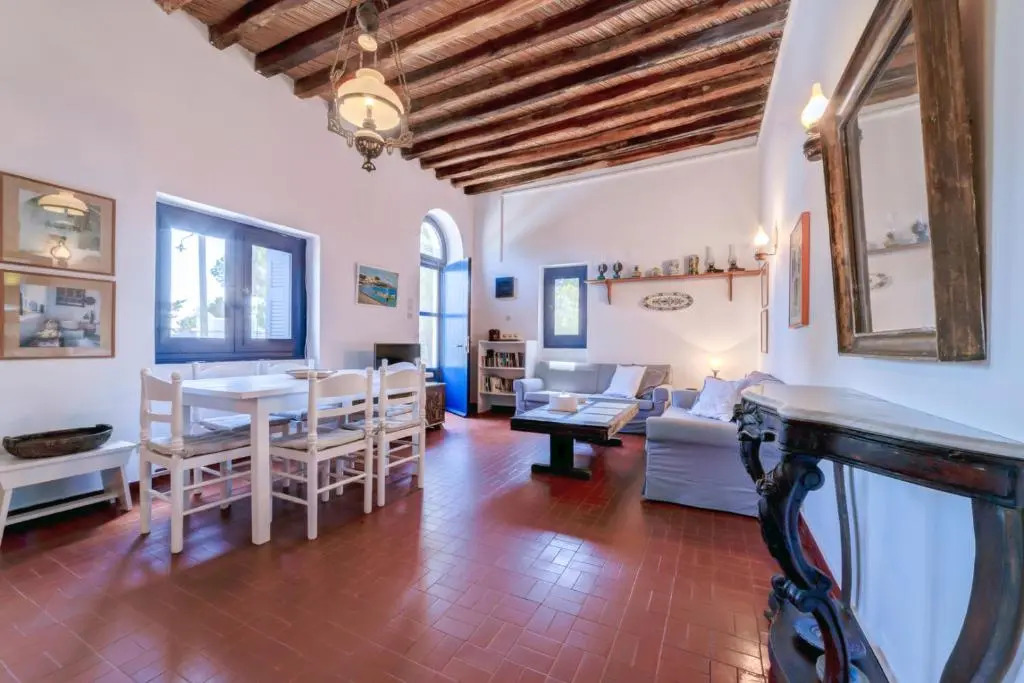 Peggy's Place, Traditional Cycladic House in Drios