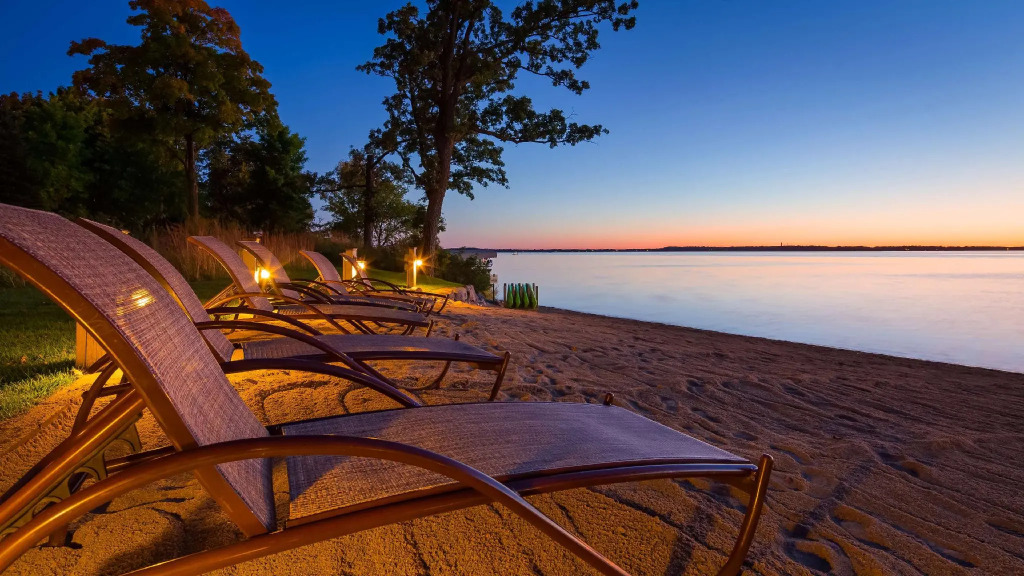 Best Western Premier The Lodge on Lake Detroit
