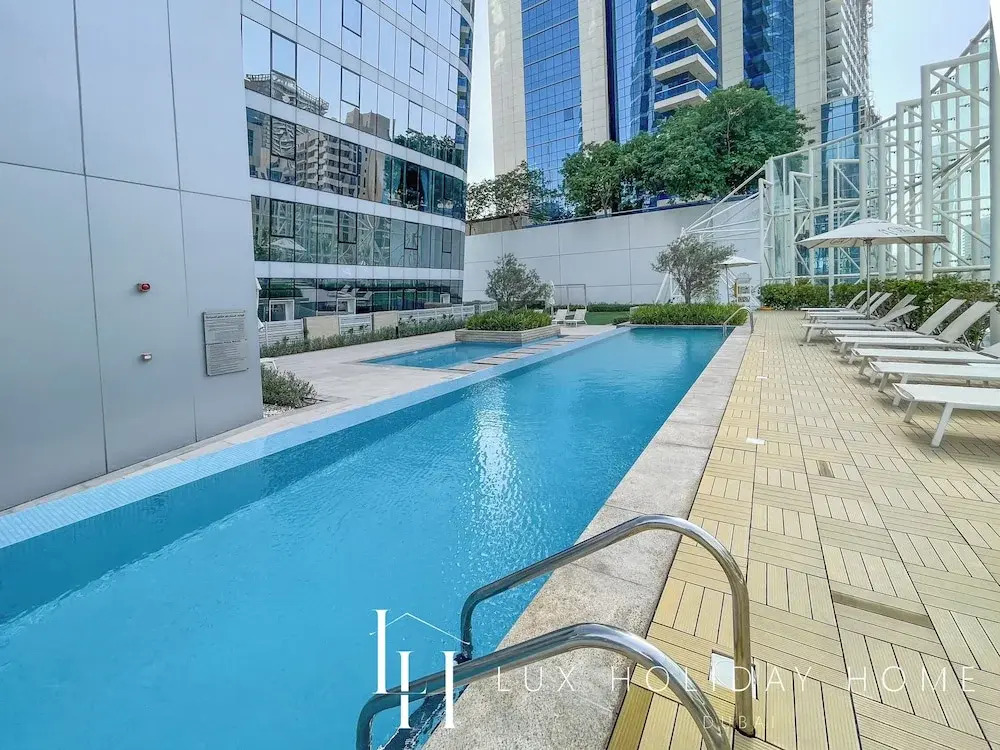 LUX  Pad Executive Suite Canal View 5