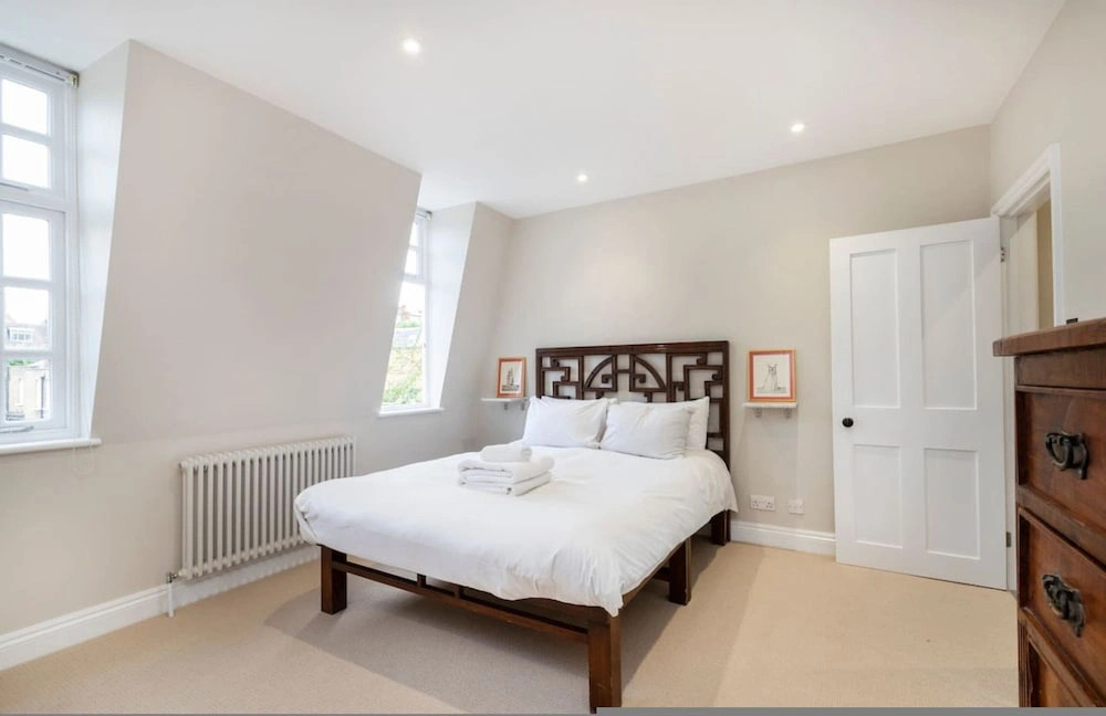 Whoops-a-daisy 3 Bedroom in Notting Hill