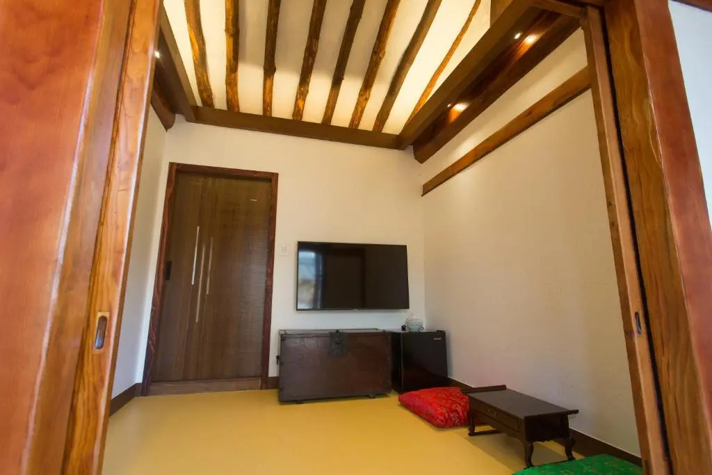Hanok1957