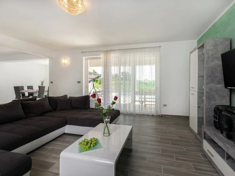 Villa in Nedešcina With Private Pool