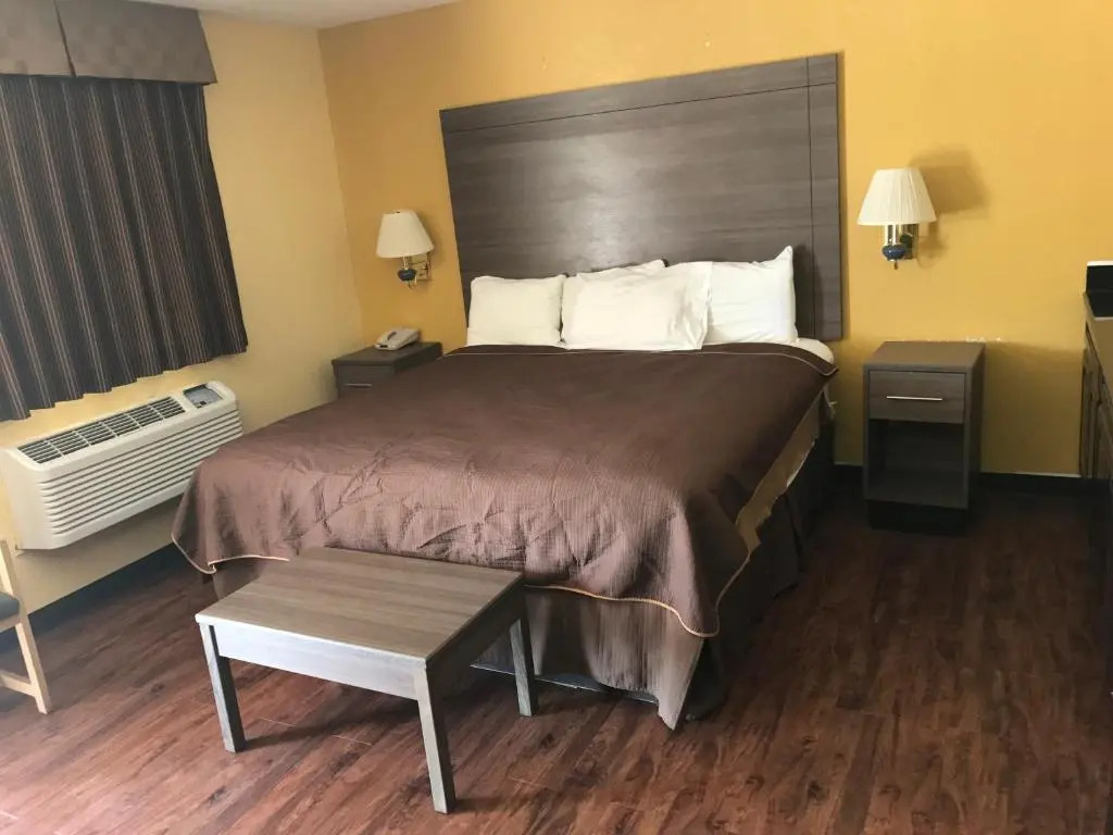 Village Inn Cotulla