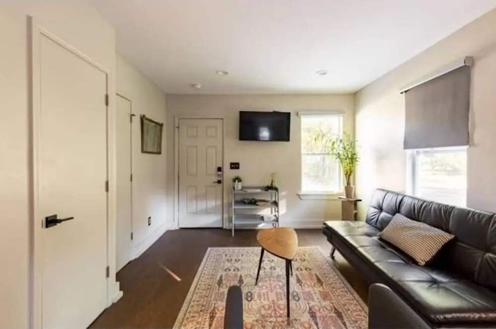 Boho Groove - Urban Studio With Relaxing Backyard
