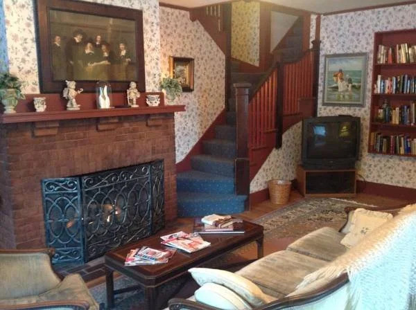 The Tuckernuck Inn