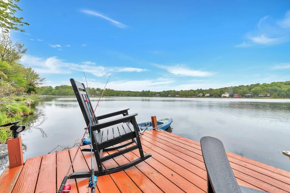 Lakefront Hot Tub Kayaks High End Peaceful