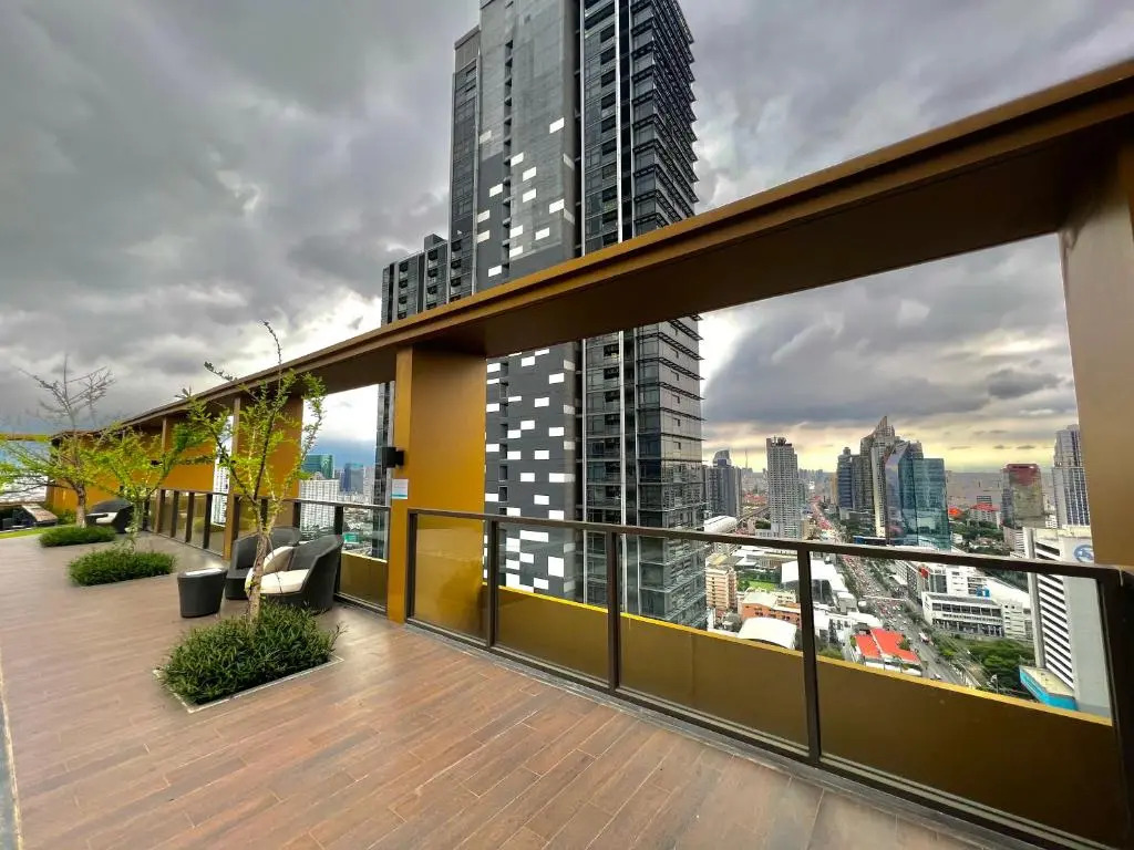2bedroom condo in heart of Bangkok