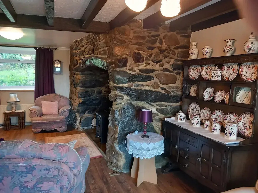 Fox's Lair Farmhouse for Panoramic Views