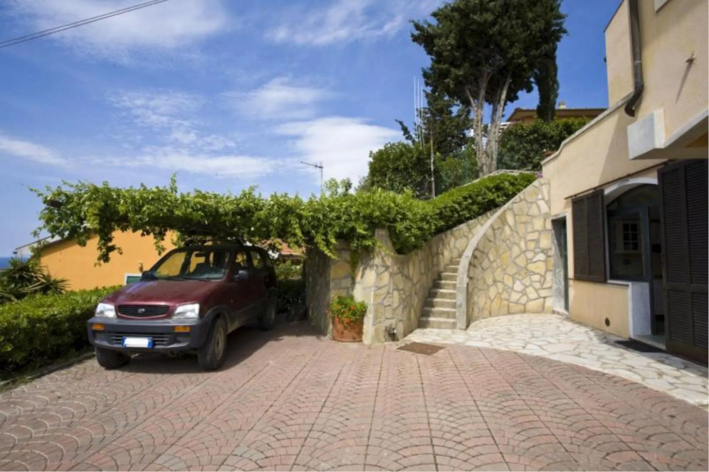 Three-bedroom Trilo Serena in center of Capoliveri with private parking-APPARTAMENTO TRILO SERENA