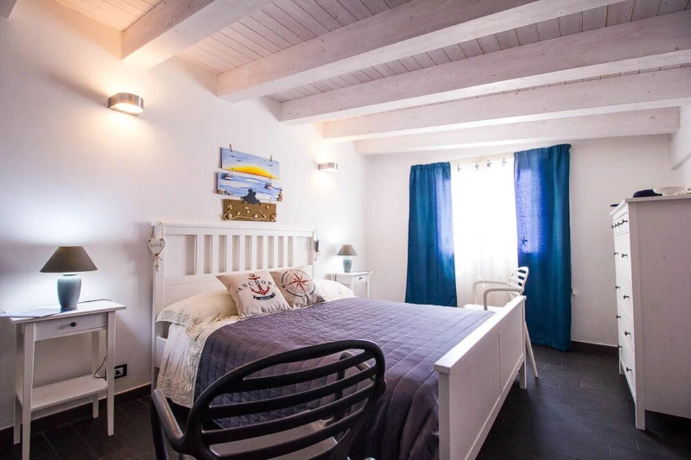 Casesicule: Corallo Charme Sea View Apartment On The Pozzallo Promenade Beach At 30 M Wi fi