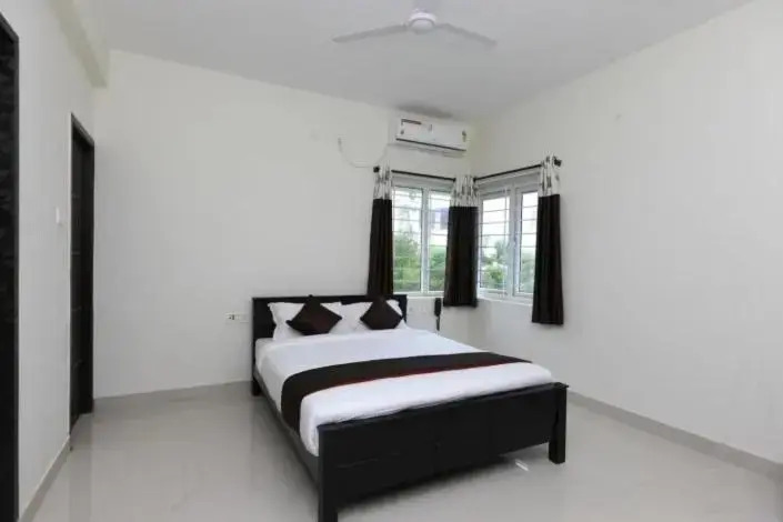 THE POSH RESIDENCY, ECR