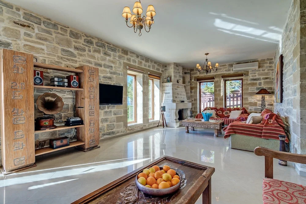 Hectoras Villa in Plaka BY APOKORONAS-VILLAS