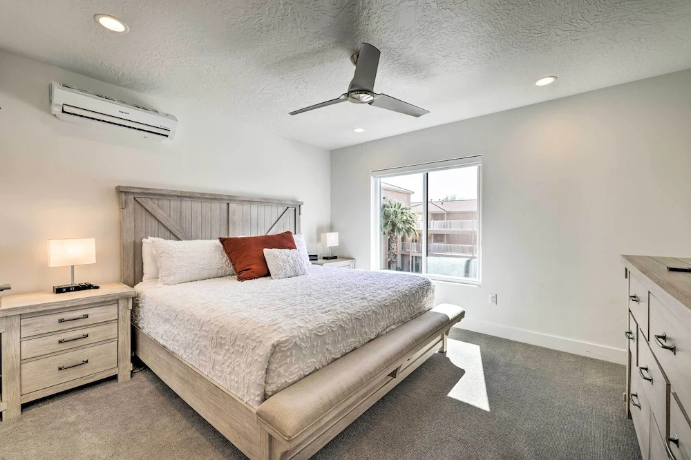 Spacious St. George Townhome w/ Grill & Views!