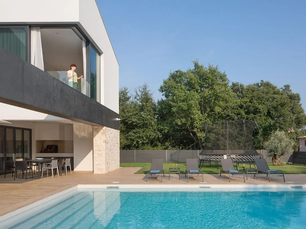 Luxury Villa in Ližnjan with Swimming Pool
