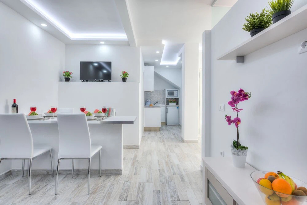 Tidy Little Apartment, Air Conditioning and Pool