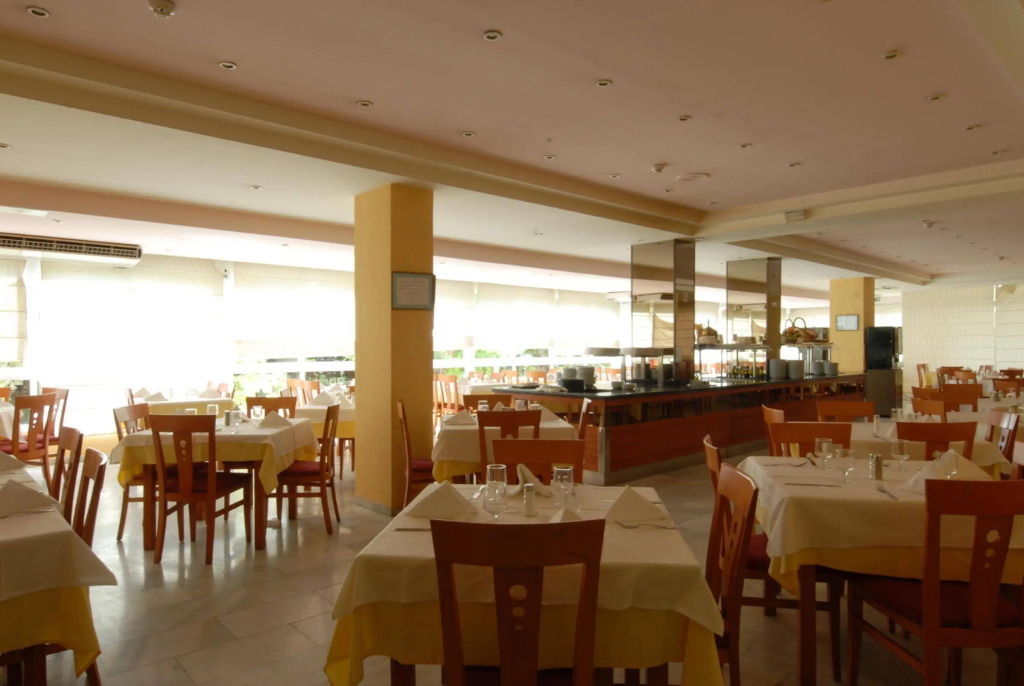 Hotel Monarque El Rodeo