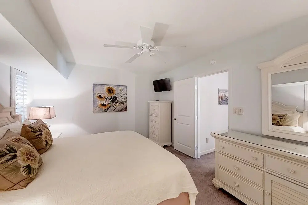 2-story Condo With On-site Pool, Private Patio, & W/D - Near Beach/golf