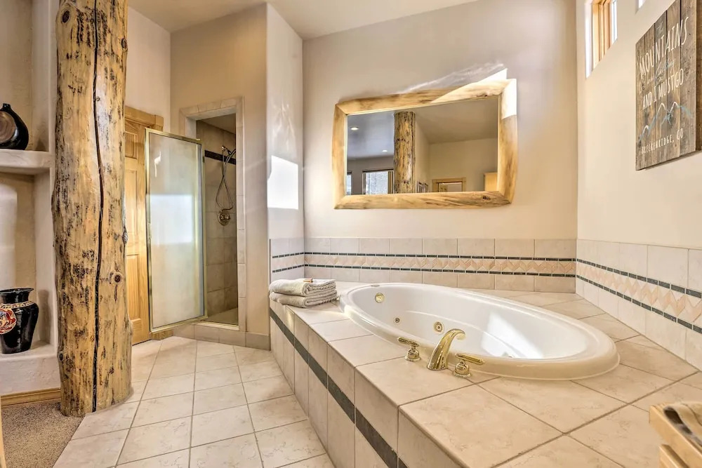 Ski-in/out Breckenridge Gem w/ Hot Tub!
