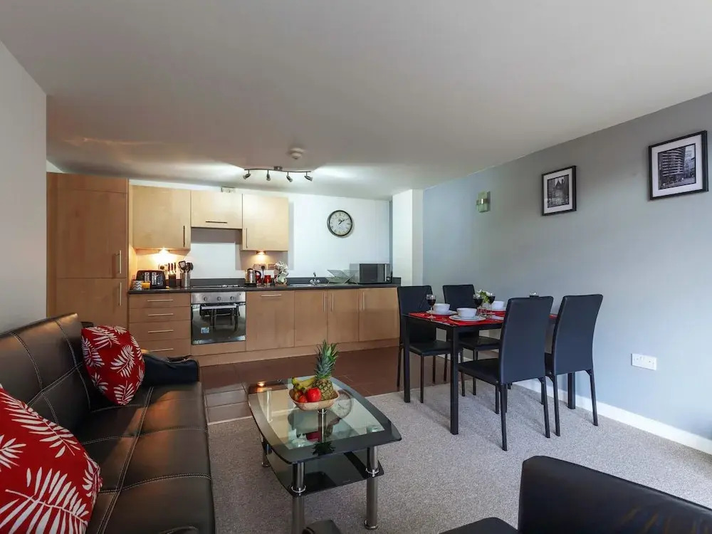 PM & Charles Luxury Apartments - 2 Bedroom - City Center - Parking